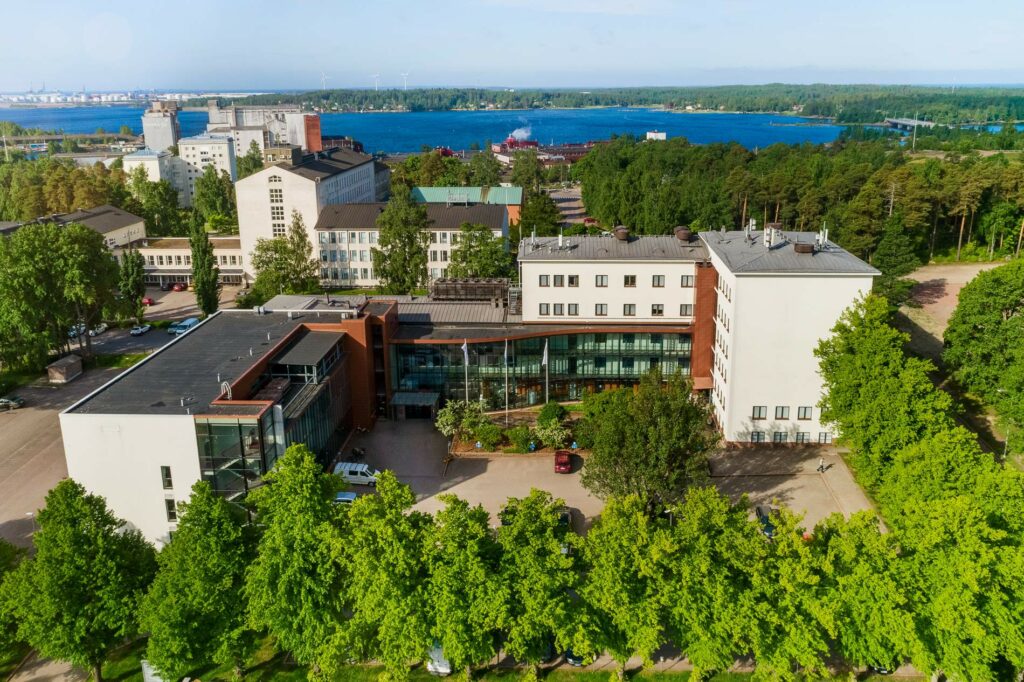 Toimistorakennus Datariina ylhäältä päin kuvattuna.